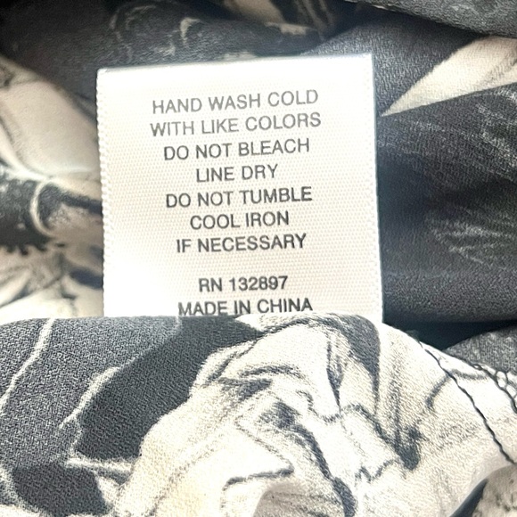 Rose & Olive, Floral Long-Sleeve Romper,Lined,Excellent Condition – Size M - Picture 5 of 9